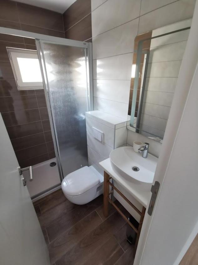 Elizabeta Deluxe Rooms Biograd Na Moru Exterior foto