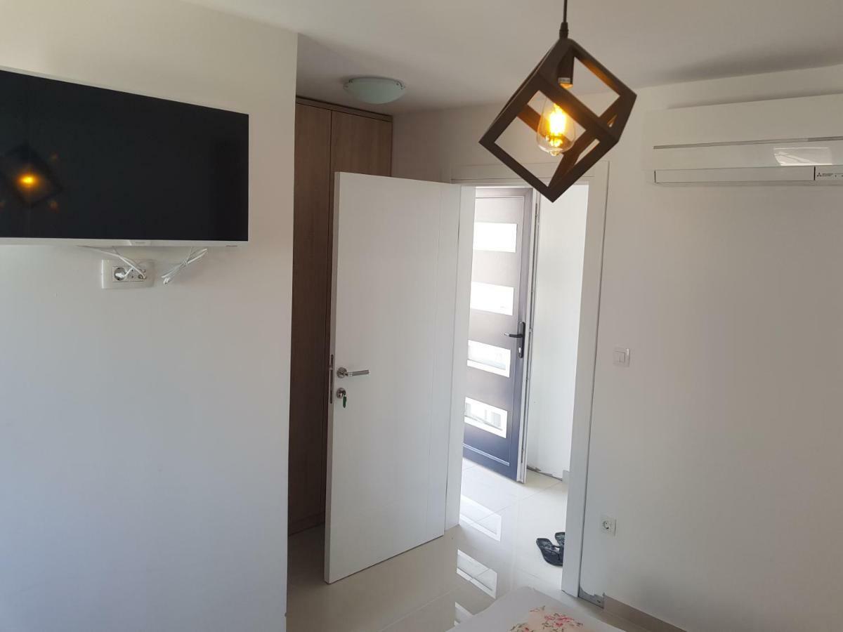 Elizabeta Deluxe Rooms Biograd Na Moru Exterior foto